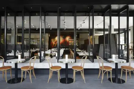 Burbury & Apartments - 16