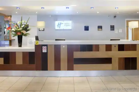 Holiday Inn Express London - Park Royal by IHG - 1