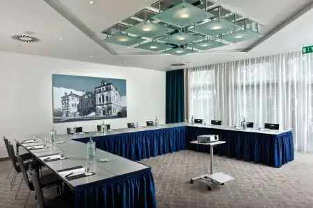 Ramada by Wyndham Dresden - 15