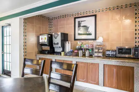 Americas Best Value Inn - 18