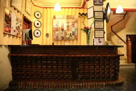 Duquesa Bed & Breakfast - 0