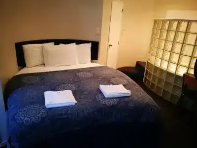 Airport Birches Motel - 89