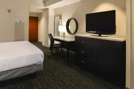 Crowne Plaza Springfield by IHG - 3