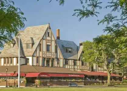 Red Coach Inn - 26