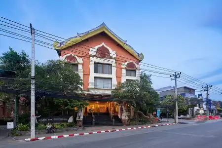 Floral Dolphin Circle Pattaya - 29