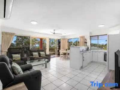 Alexander Beachfront Apartments - 40