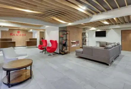 Ramada by Wyndham Austin South - 9
