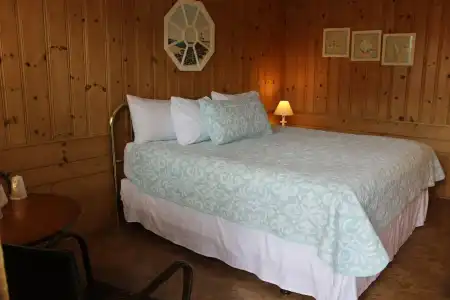 Town & Beach Motel - 11
