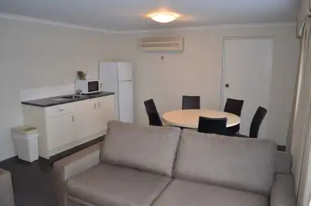 Arkana Motor Inn & Terrace Apartments - 20