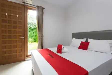 RedDoorz Plus near Cilandak Town Square 2 - 26