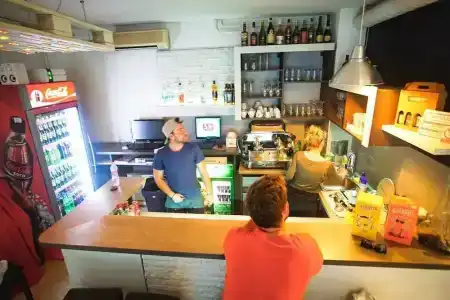 Whole Wide World Hostel & Bar - 34
