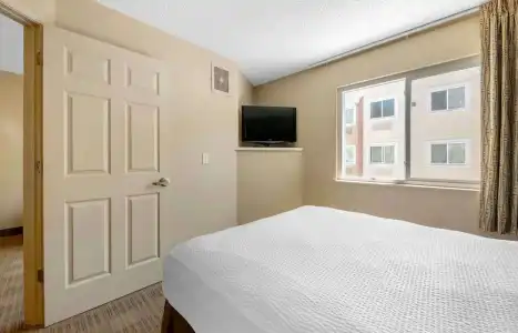 Southpoint Suites - 30
