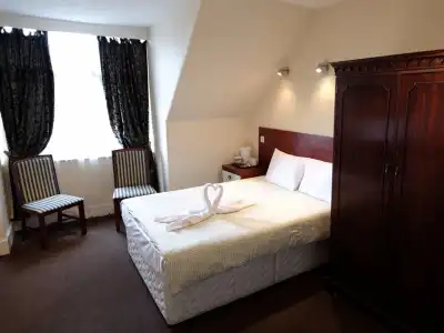 Charlotte Guest House - 4