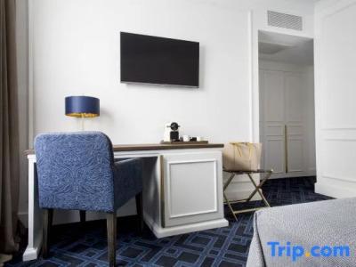 Midmost by Majestic Group - 37