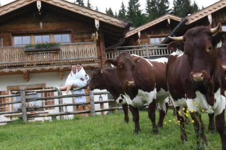 Almdorf Flachau - Luxus Hüttenurlaub - 10