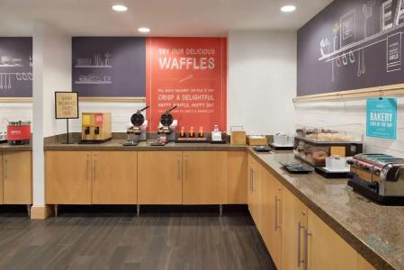 Hampton Inn & Suites Madison West - 23