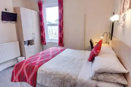 Sportsview Guest House - 84