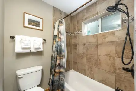 4 Seasons Inn on Fall River - 123