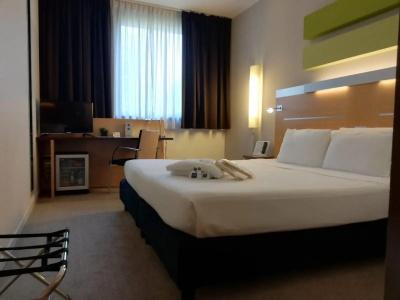 Puccini Milan, Tapestry Collection by Hilton - 43