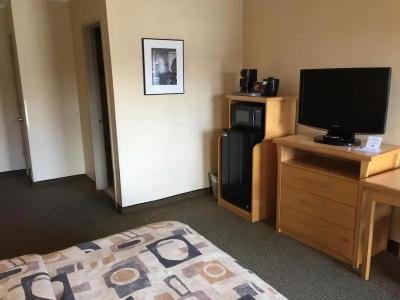 Inn on Broadway - 16