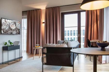 Moxy Berlin Airport - 4