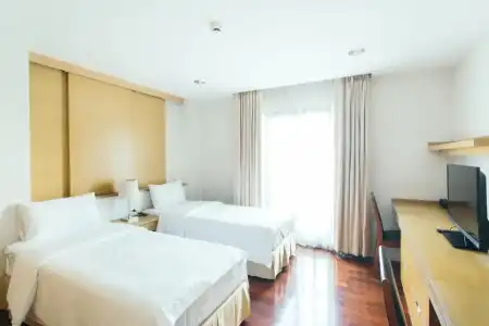 Thomson Residence - 200