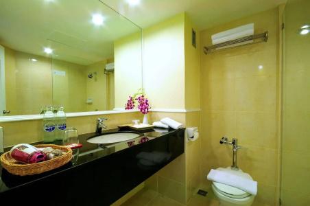 Le Siam Silom Bangkok by Pcl - 9