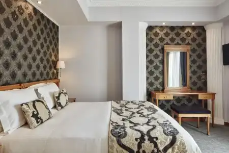 AVA & Suites - 53