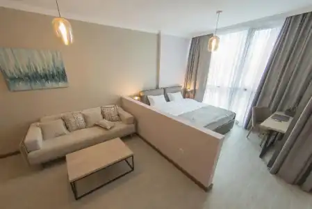 Season Suite Apart - 39