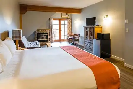 Glacier House Resort - 66