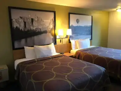 Super 8 Redmond - 27