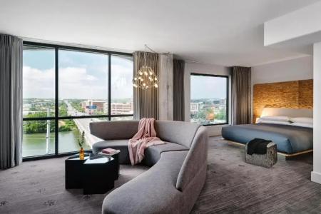 The Line Austin - 118