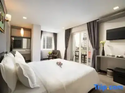 The Heli Boutique - 81