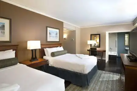 The Whitehall Houston - 6