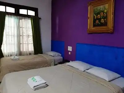 Gloria Amanda - 39