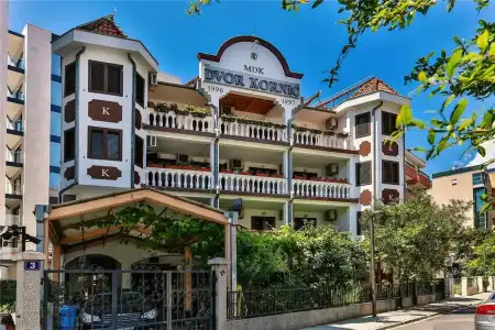Villa Dvor Kornic - Budva - 0