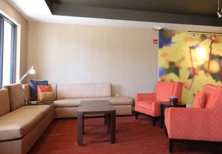 Courtyard Topeka - 8