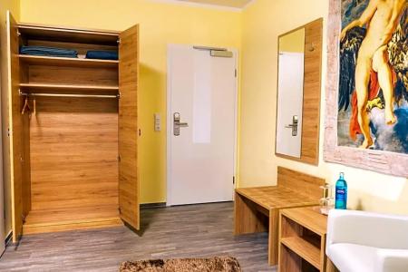 & Restaurant Sparta - 101