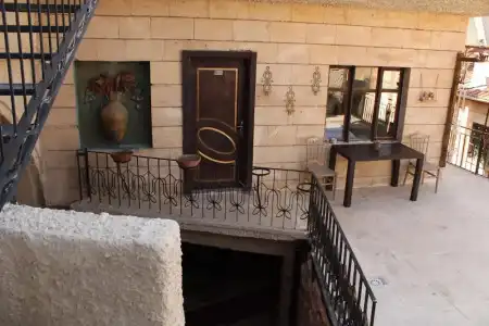 Stone Age Mansion - 89
