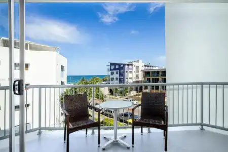 Rolling Surf Resort - 322