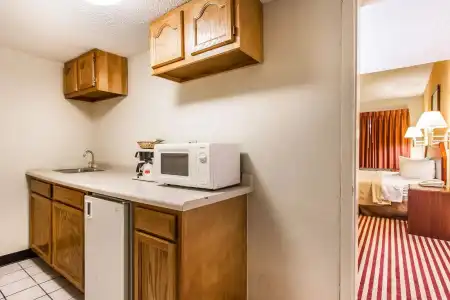 Rodeway Inn - 15