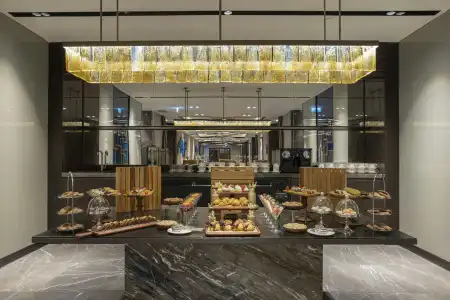 DoubleTree by Hilton - 12