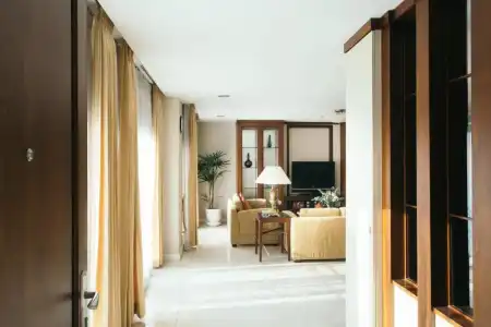 Thomson Residence - 215