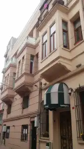 Tom Square Boutique - 0