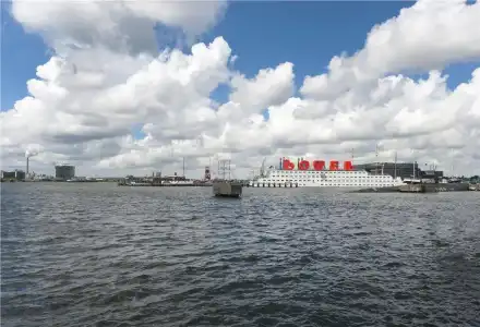 Botel - 19