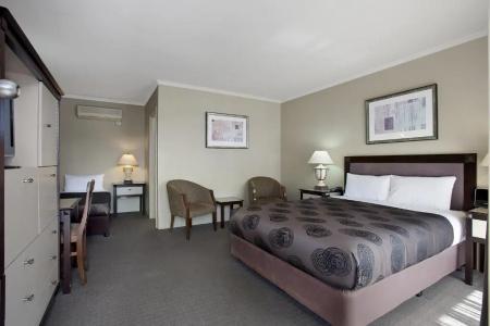 Comfort Inn On Raglan - 70