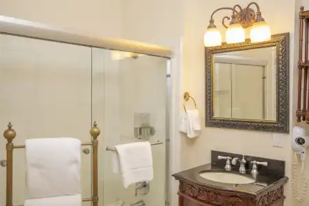 Washington Square Inn - 130