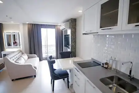 Hope Land Sukhumvit 8 - 81