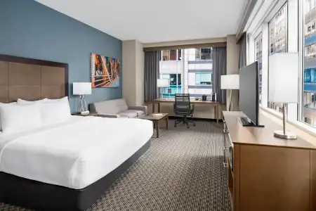 La Quinta Inn & Suites by Wyndham Chicago Downtown - 3