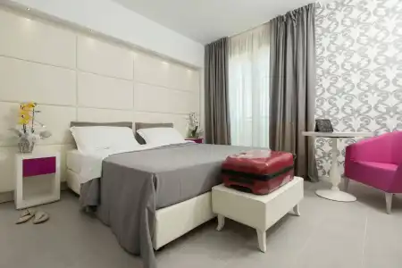 ApartSheila - 4
